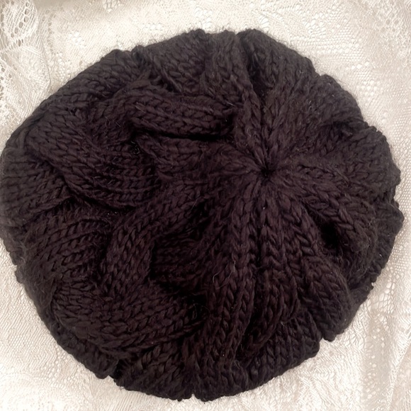 Black braided knit beanie - Picture 3 of 5